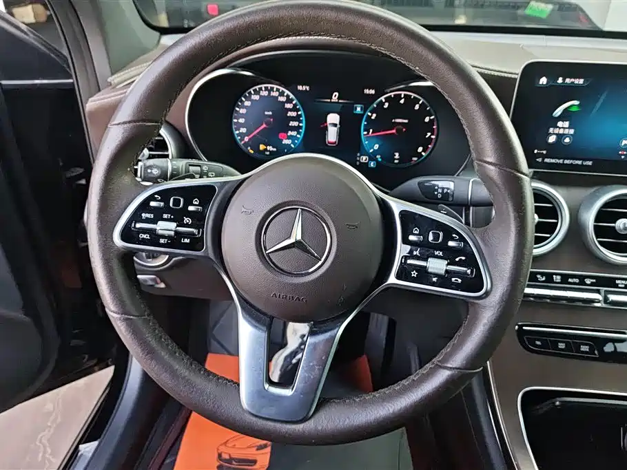 MERCEDES-BENZ GLC