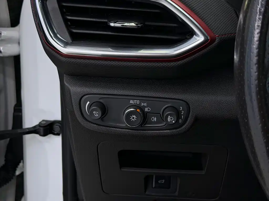 Chevrolet Tracker — миниатюра 13
