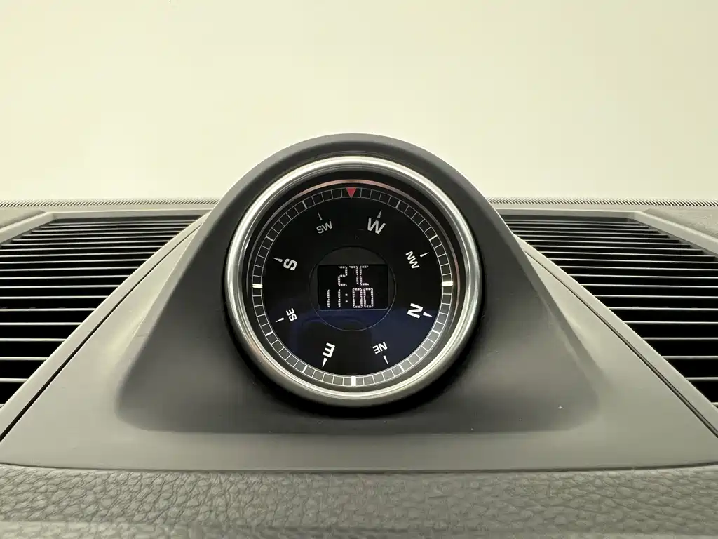 Porsche Macan — миниатюра 10