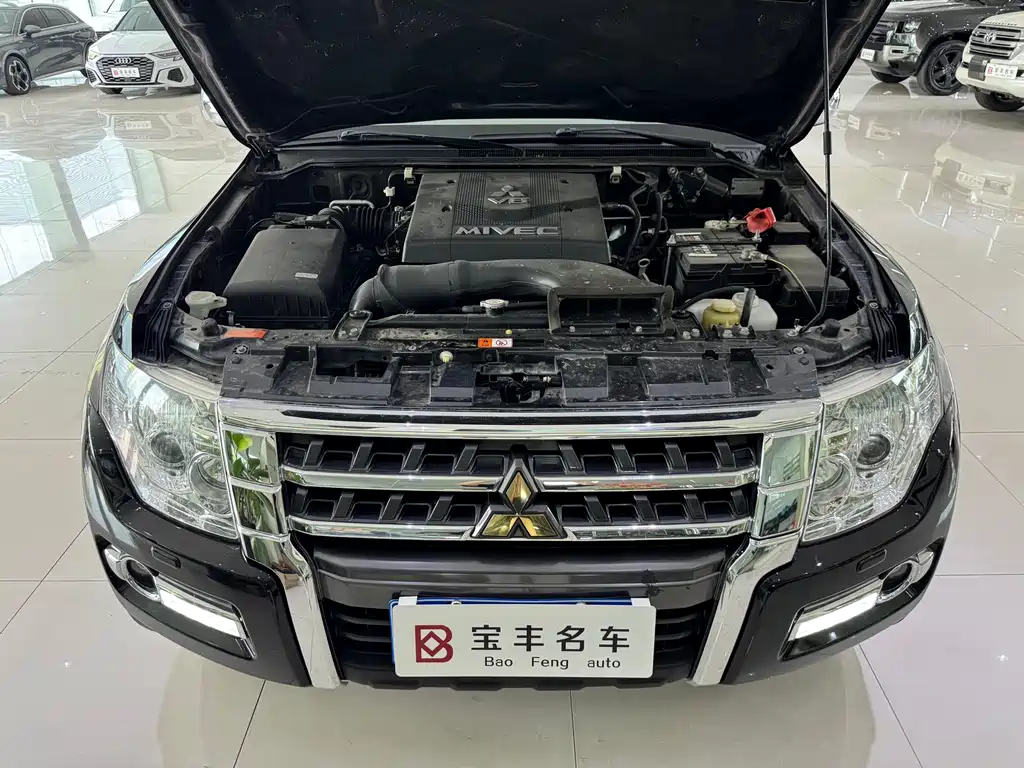 Mitsubishi Pajero (Import) — миниатюра 15