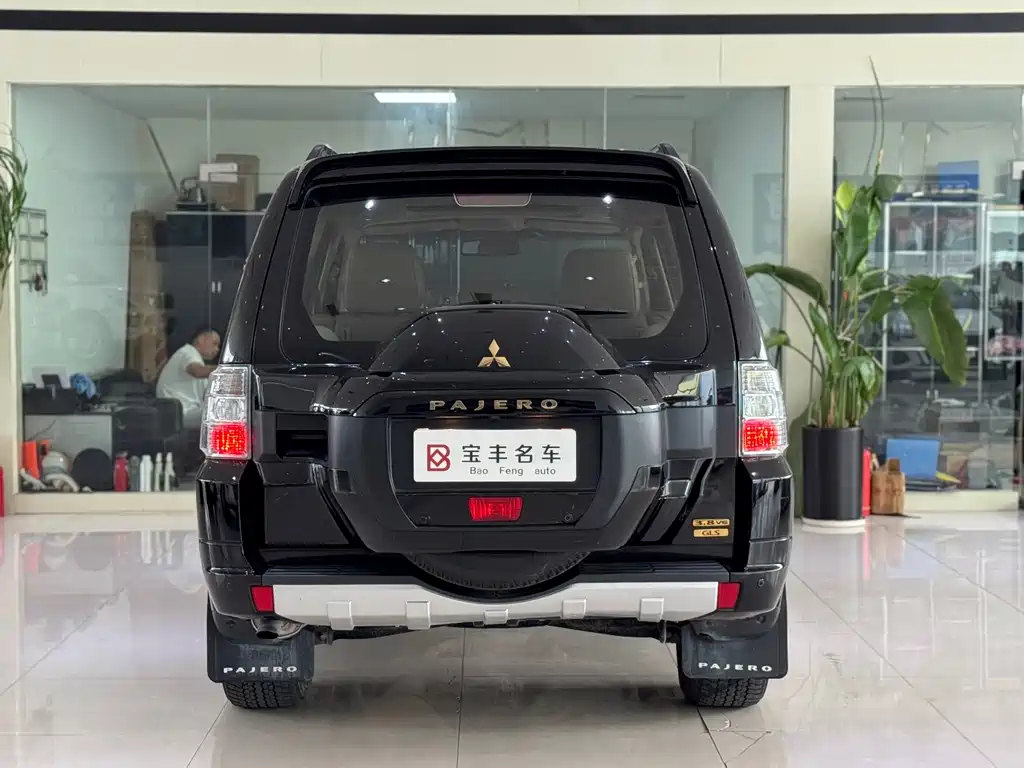 Mitsubishi Pajero (Import) — миниатюра 13