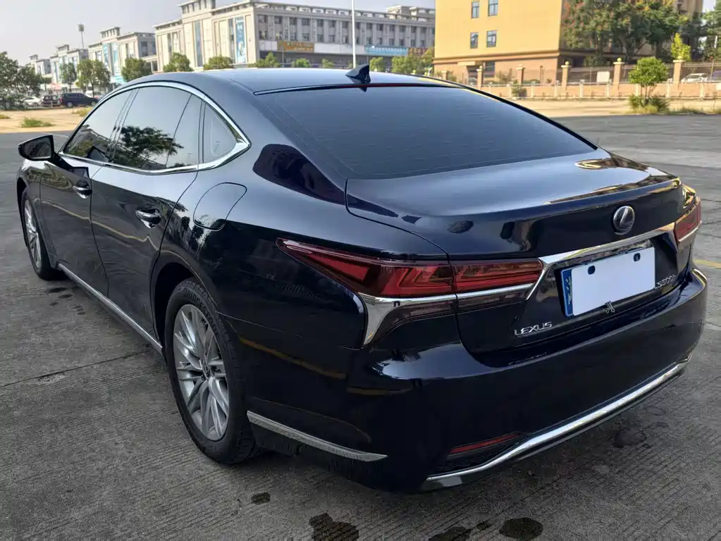 Lexus LS — миниатюра 8
