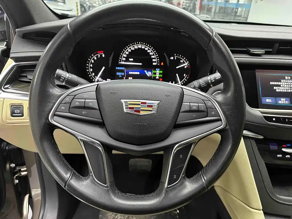 CADILLAC XT5