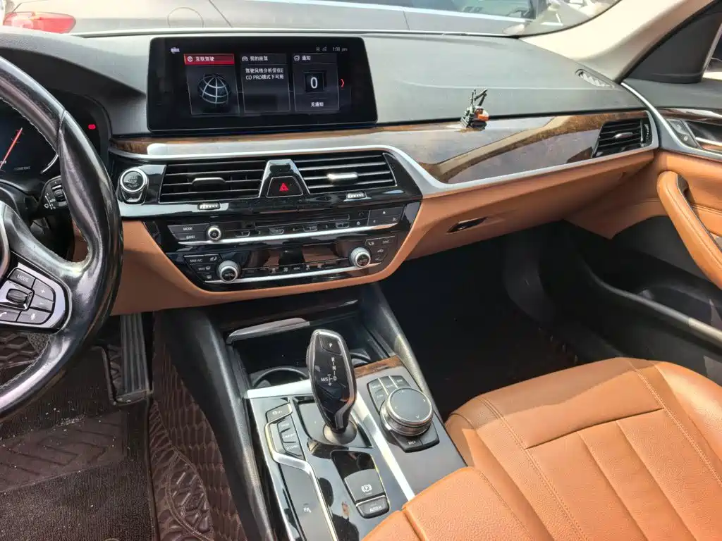 BMW 5 Series — миниатюра 11