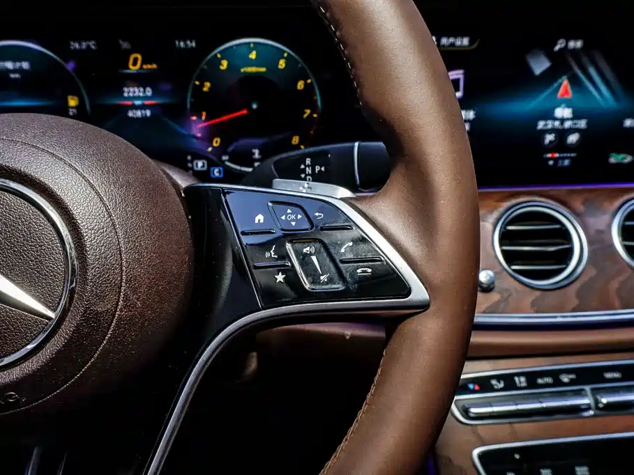 Mercedes-Benz E-Class — миниатюра 15
