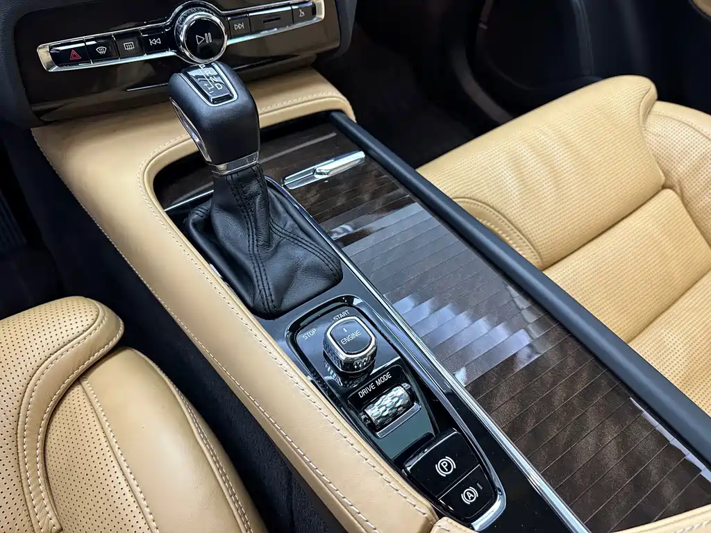 Volvo XC90 — миниатюра 18