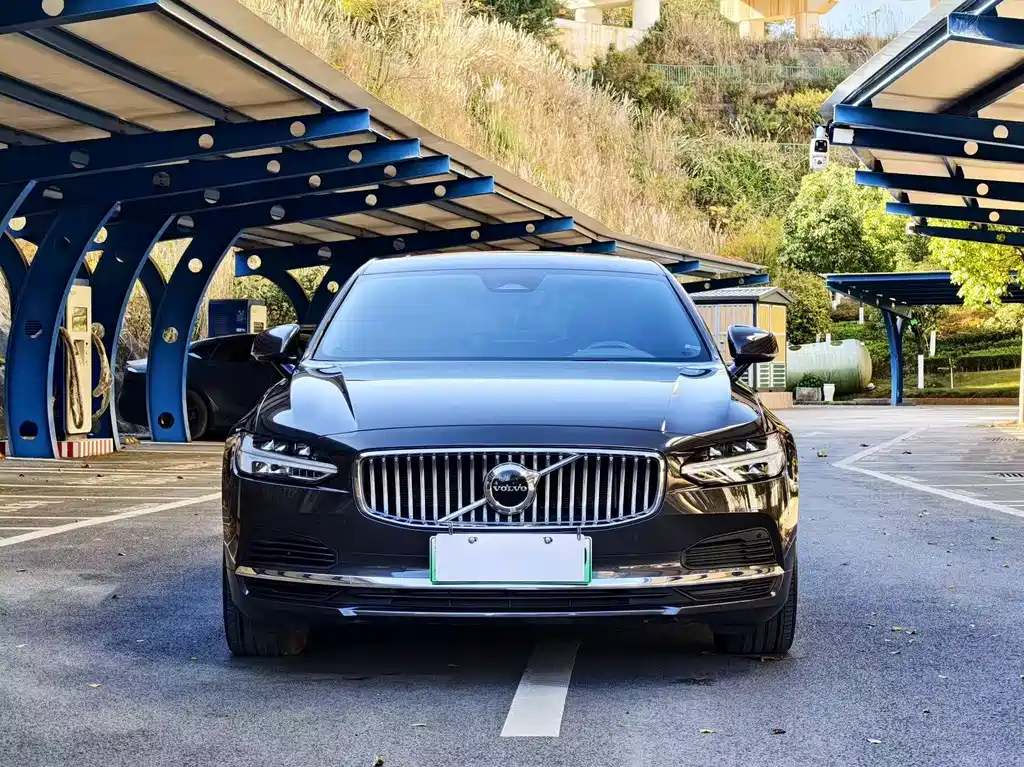 Volvo S90 2021 T8 E Luxury