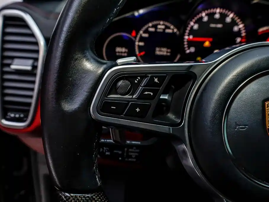 Porsche Cayenne — миниатюра 16