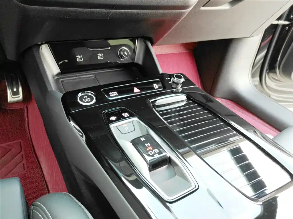 Audi Q6L e-tron — миниатюра 10