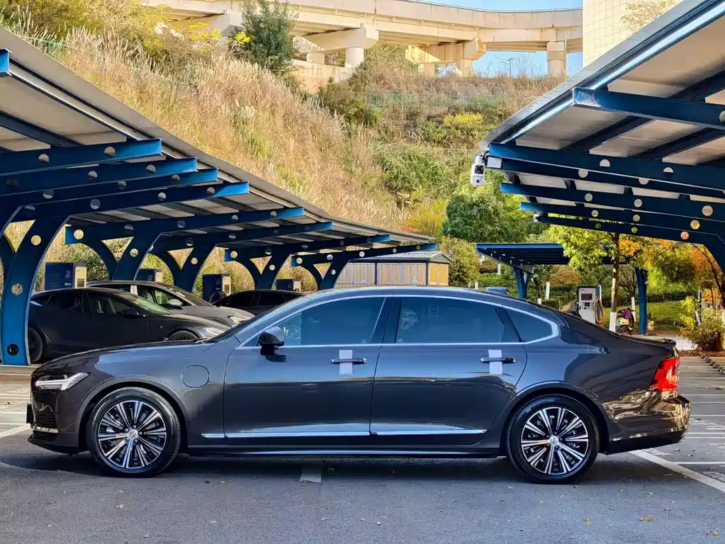 Volvo S90 2021 T8 E Luxury