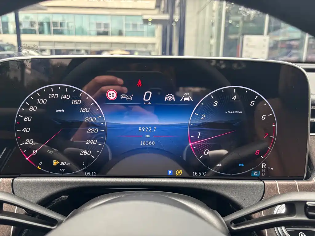 Mercedes-Benz E-Class — миниатюра 10