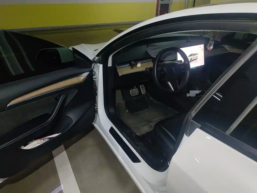 Tesla Model 3 — миниатюра 12