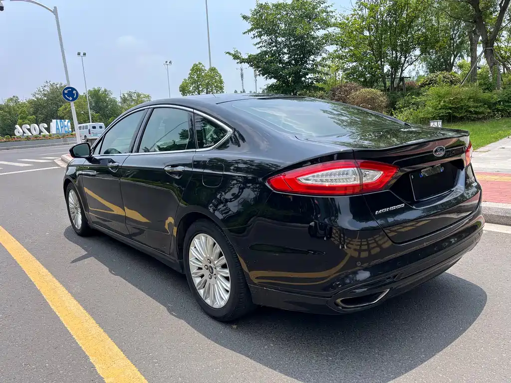 Ford Mondeo — миниатюра 7