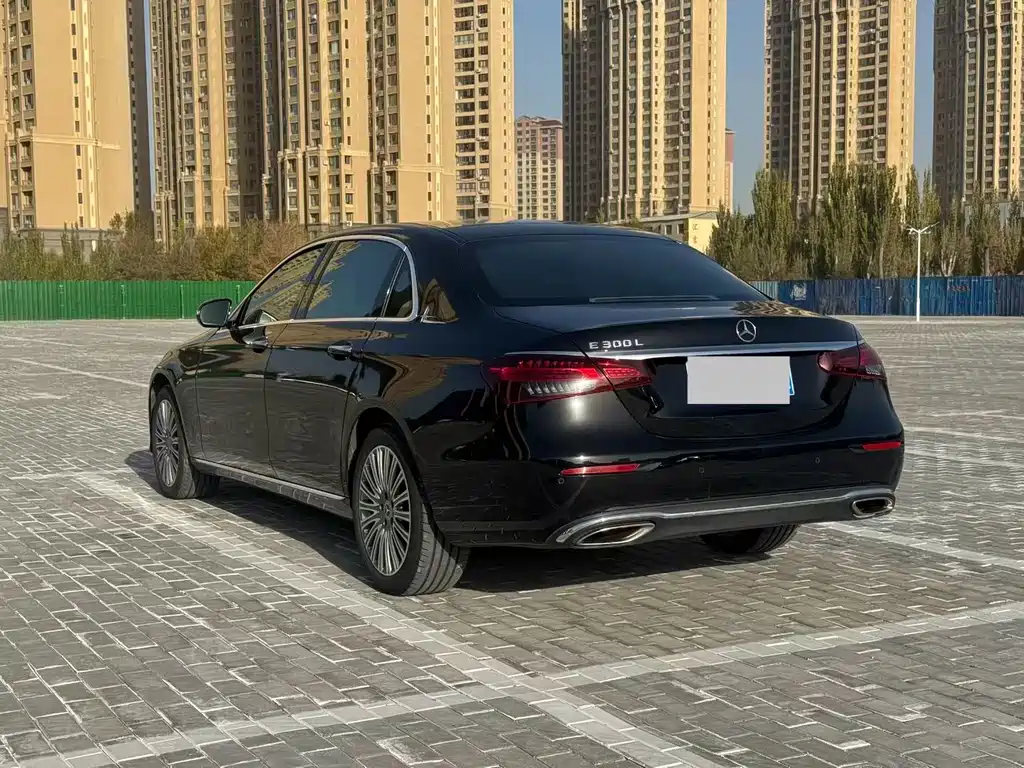 Mercedes-Benz E-Class — миниатюра 9