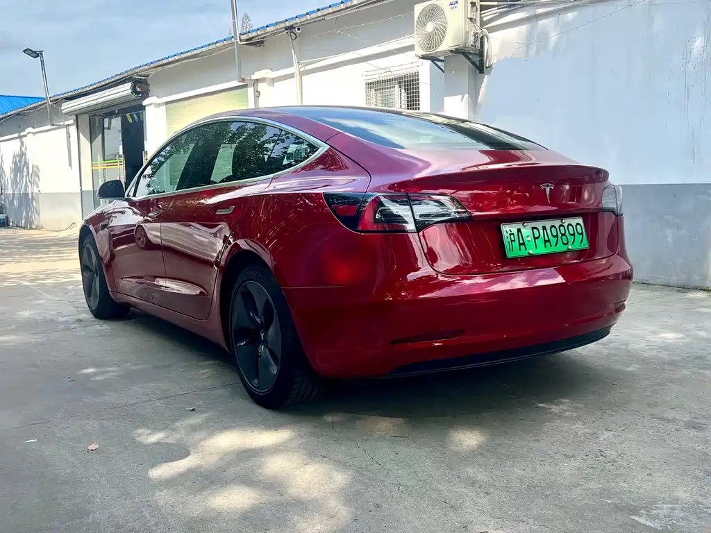 Tesla Model 3 — миниатюра 4