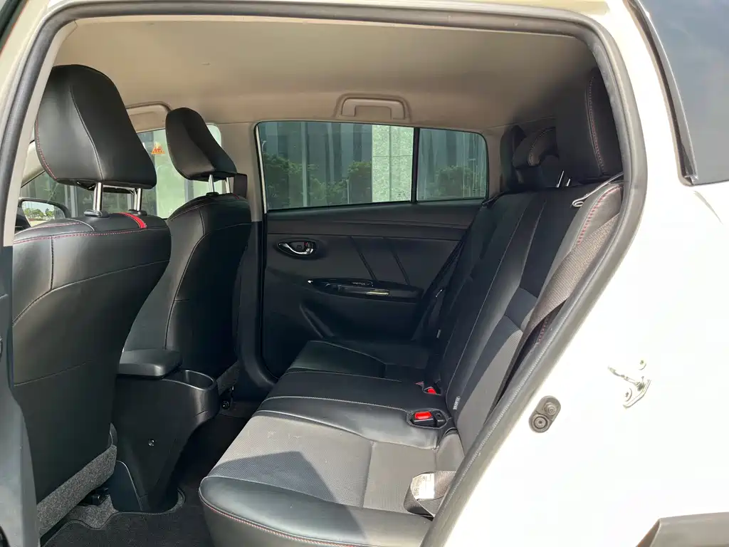 Toyota Yaris L — миниатюра 9