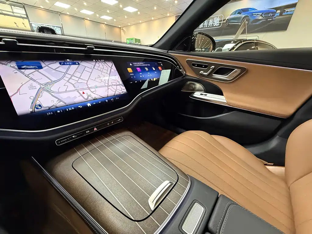 Mercedes-Benz E-Class — миниатюра 10