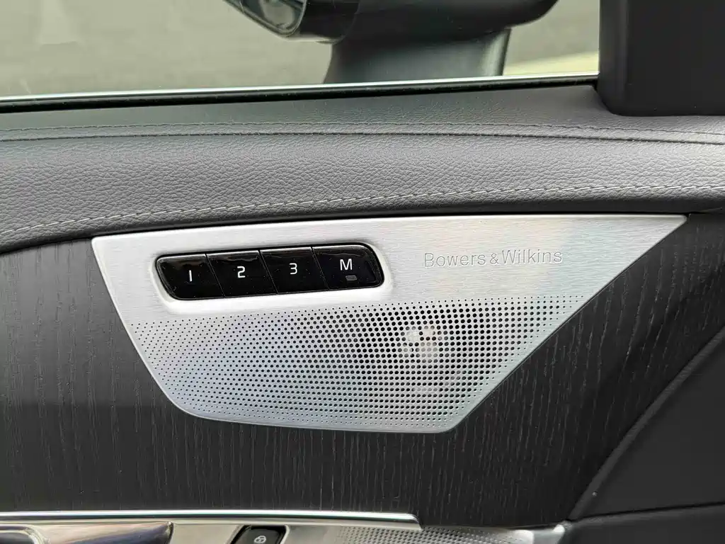 Volvo XC90 — миниатюра 8
