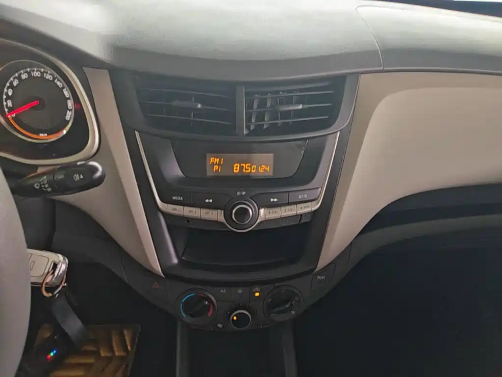 Chevrolet Sail — миниатюра 13