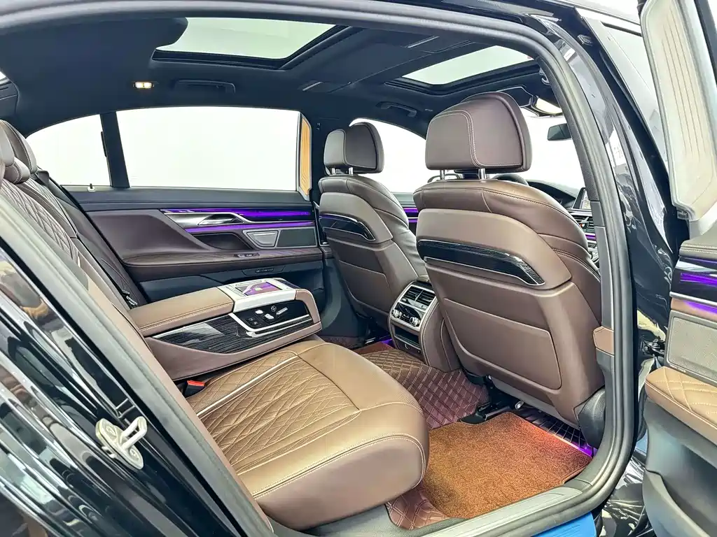 BMW 7 Series — миниатюра 7