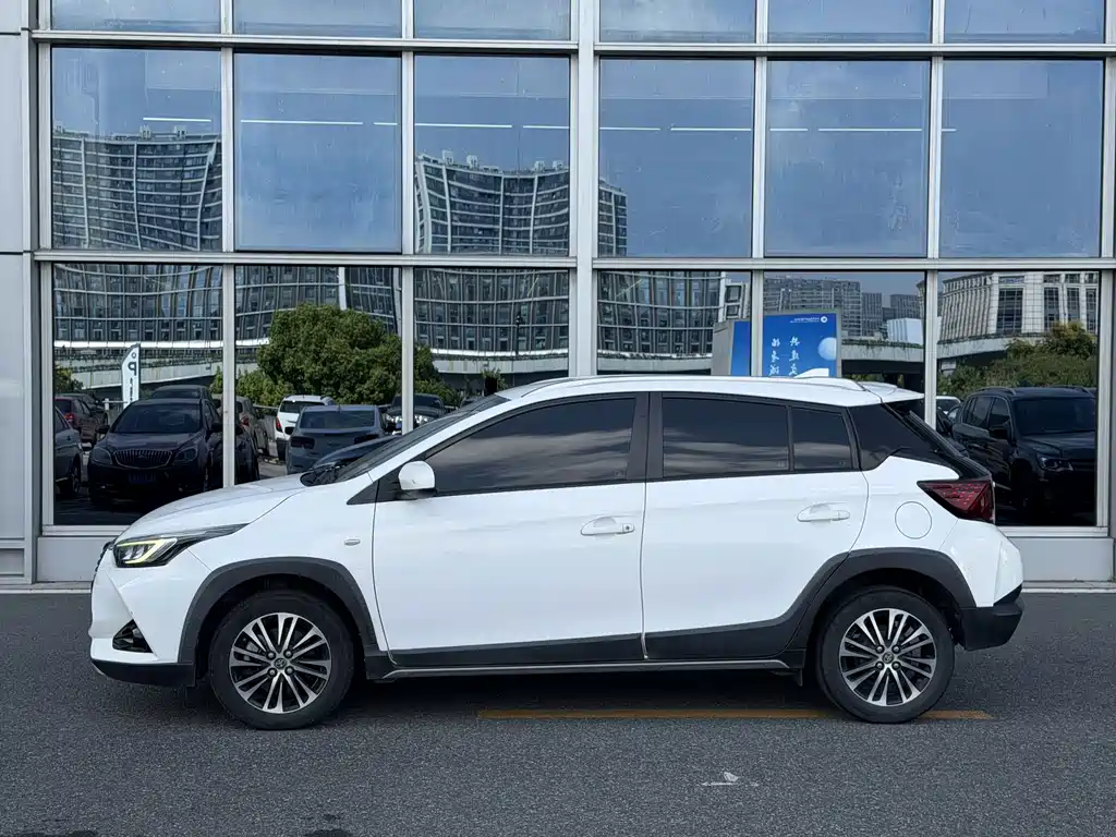 Toyota Yaris L — миниатюра 3
