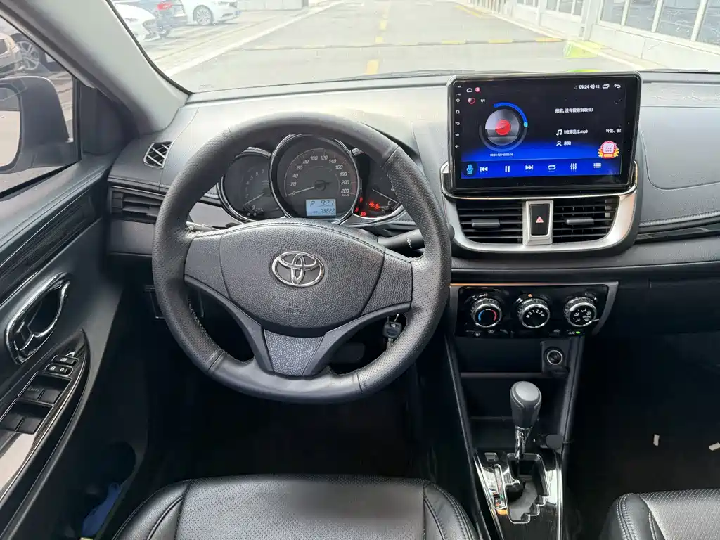 Toyota Yaris L — миниатюра 9