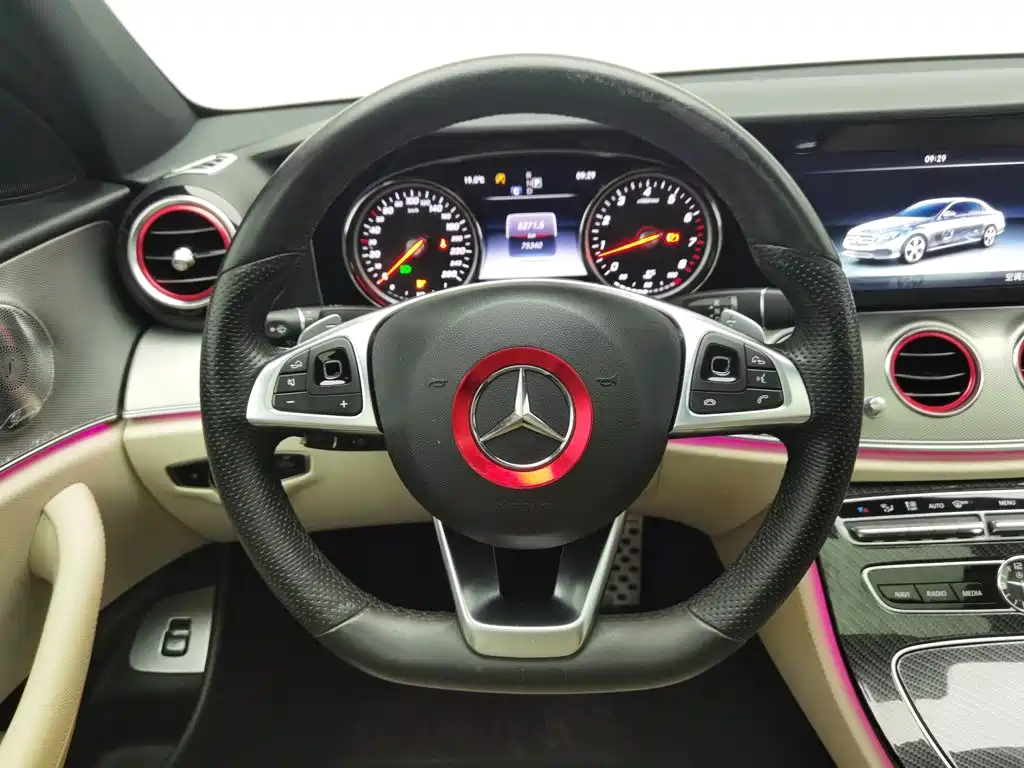 Mercedes-Benz E-Class — миниатюра 11