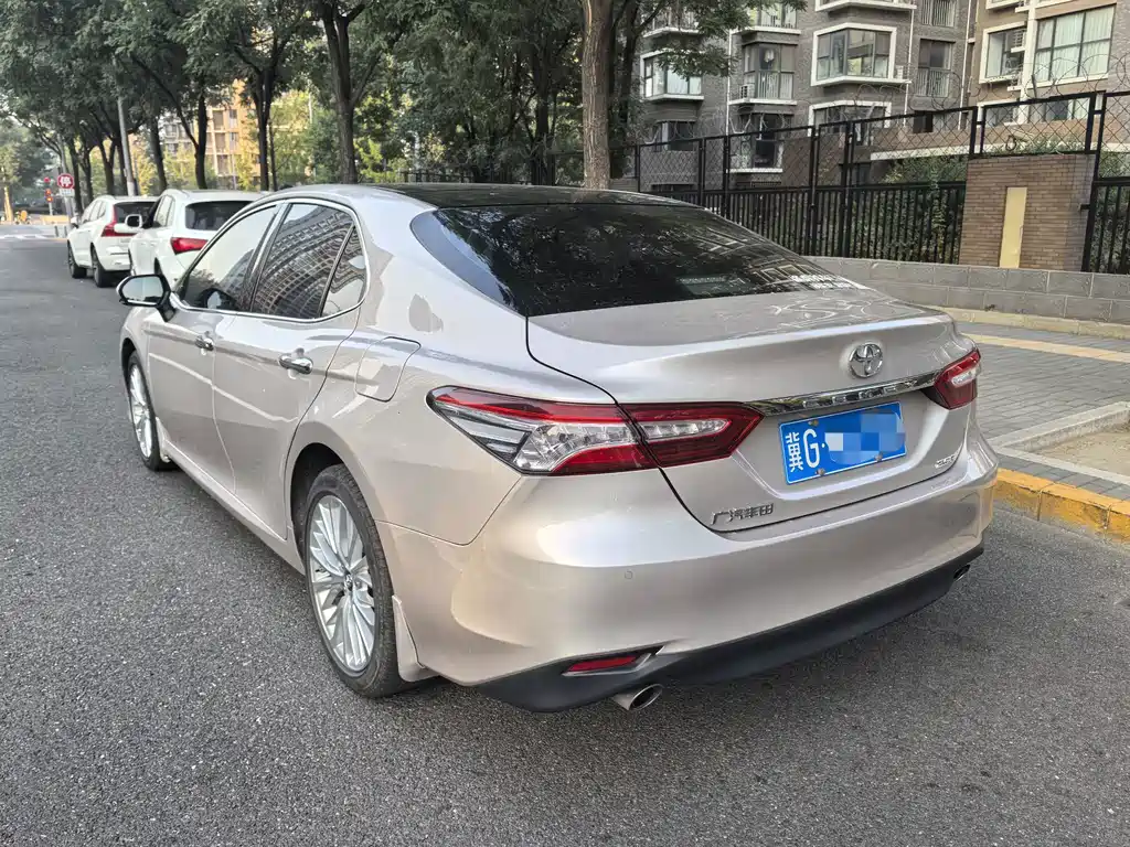 Toyota Camry — миниатюра 4