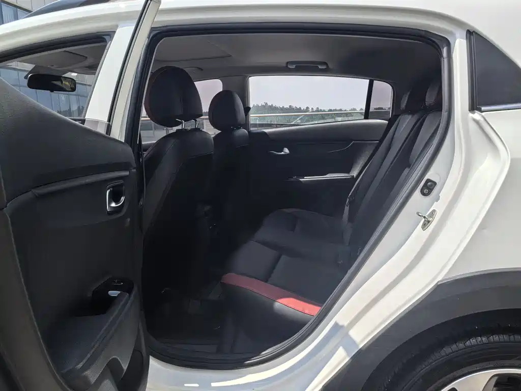Kia KX CROSS 2018 1.6L AT