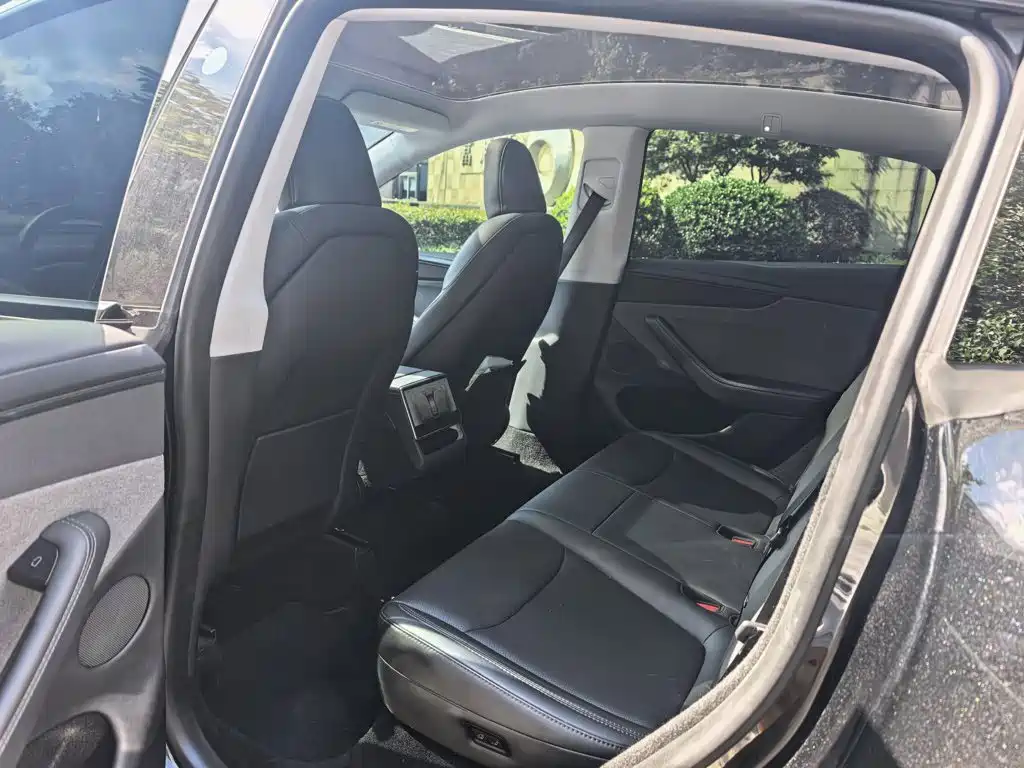Tesla Model Y — миниатюра 14