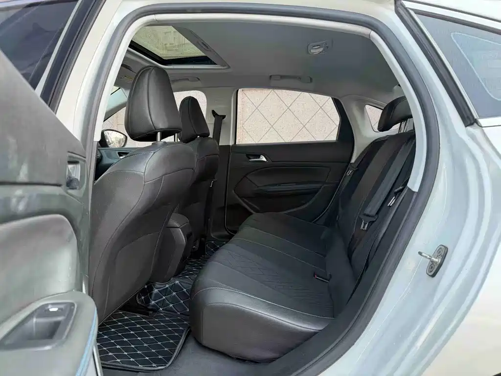 Peugeot 308 — миниатюра 7