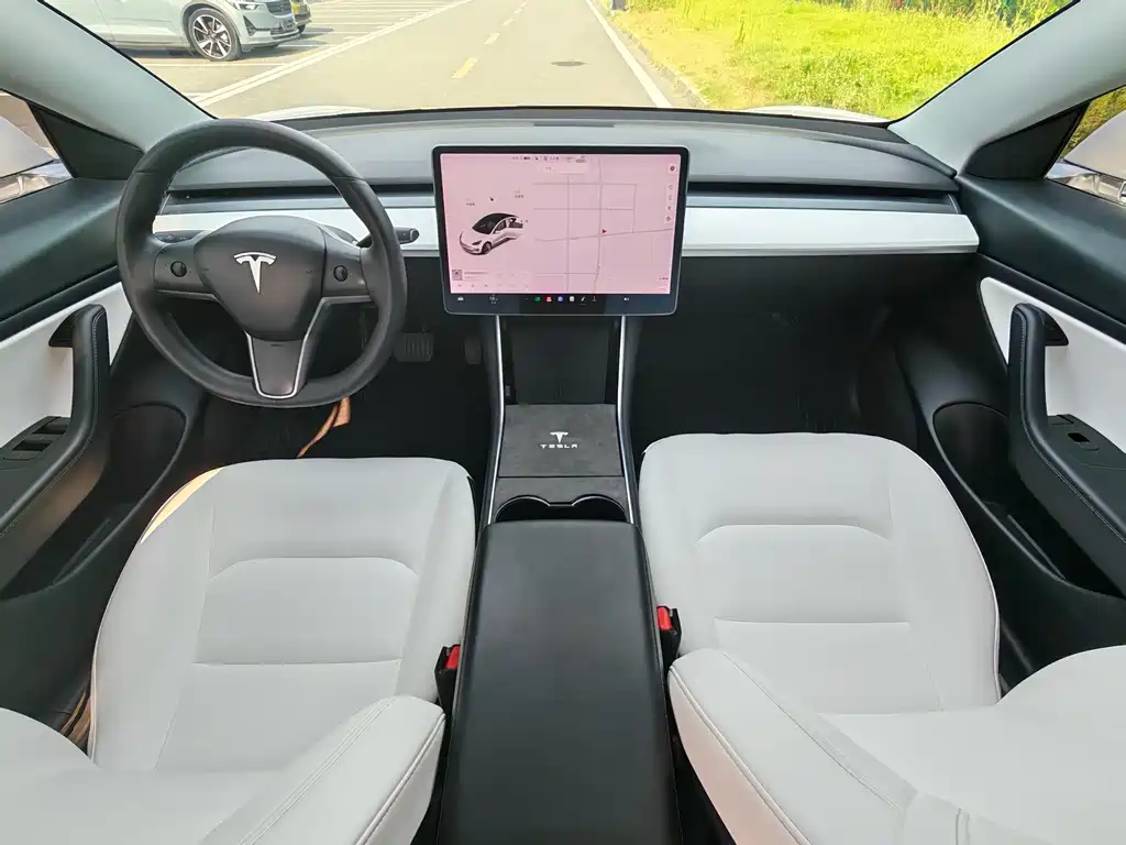 Tesla Model 3 — миниатюра 8