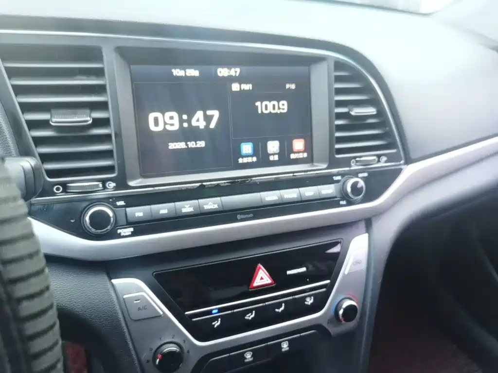 Hyundai Elantra — миниатюра 18