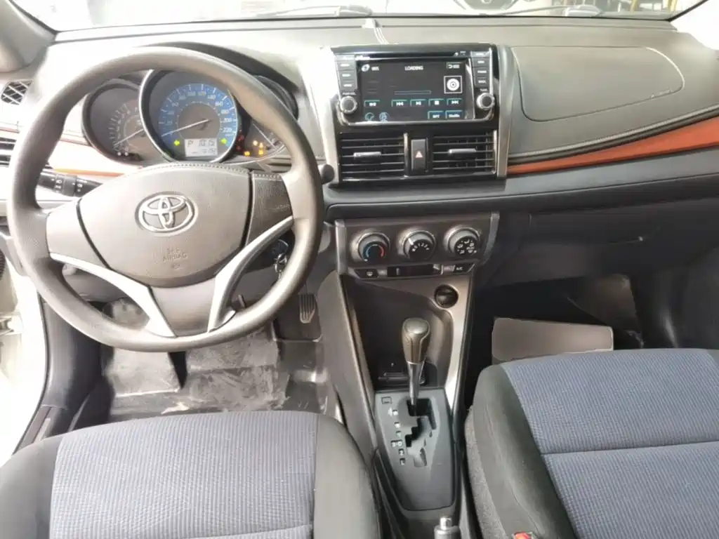Toyota Yaris L — миниатюра 10