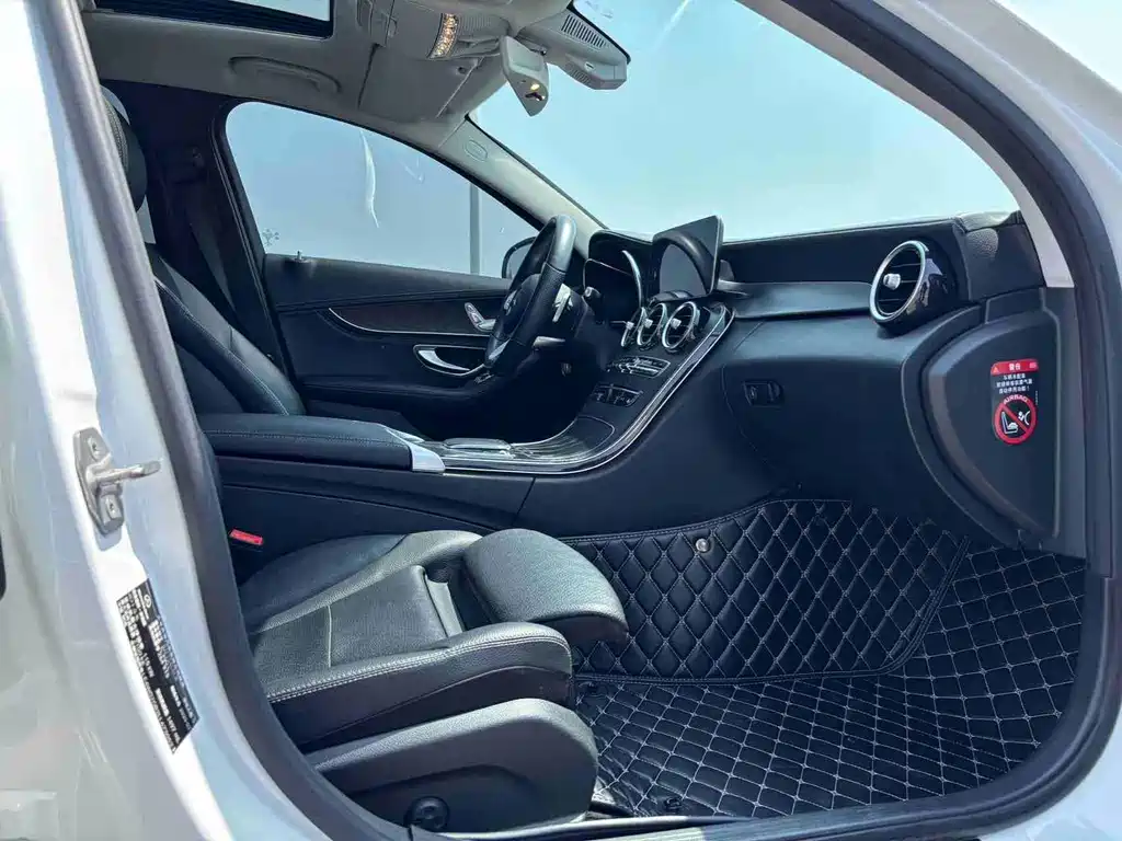 Mercedes-Benz C-Class — миниатюра 14