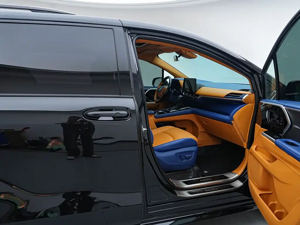 Toyota Sienna — миниатюра 21