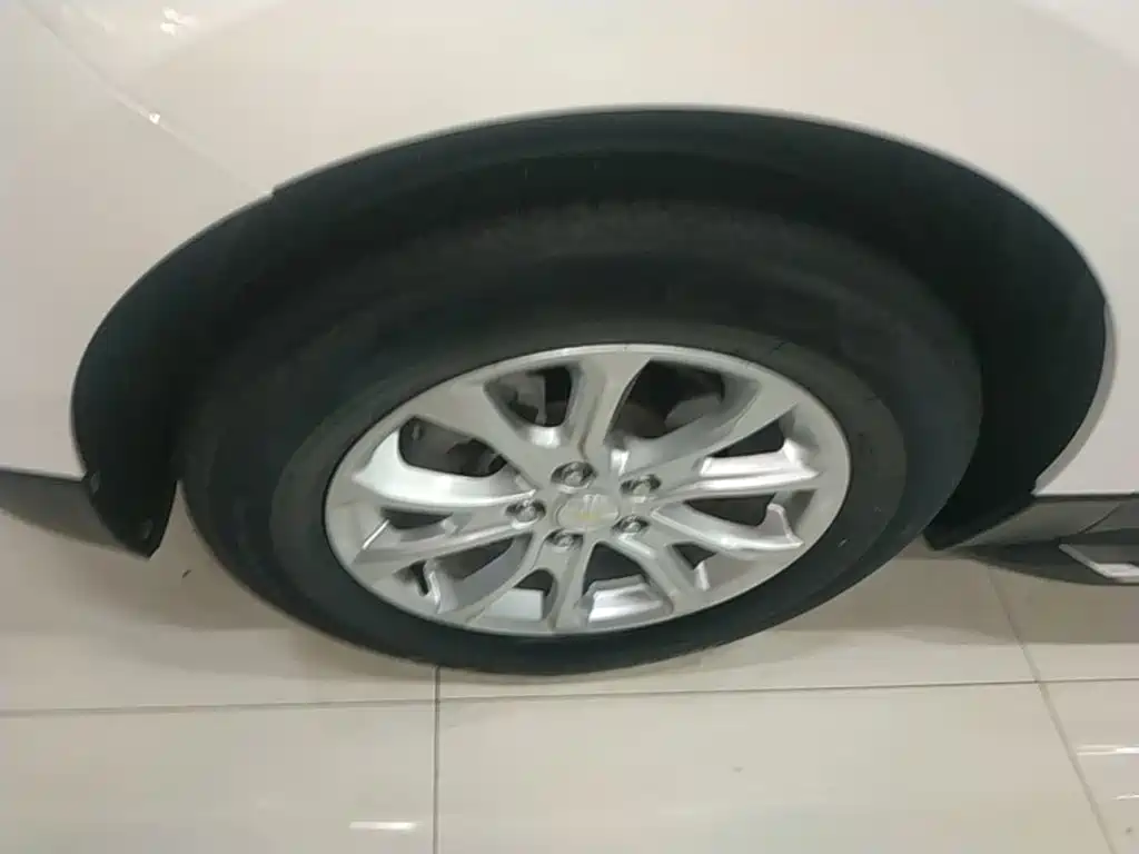 Chevrolet Equinox — миниатюра 23