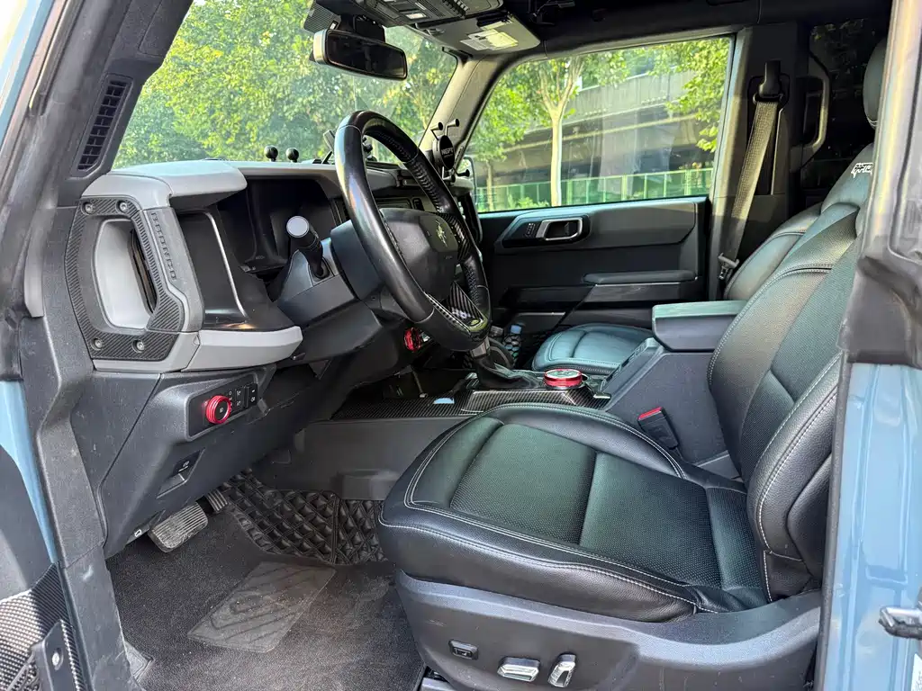 Ford Bronco (Import) — миниатюра 4