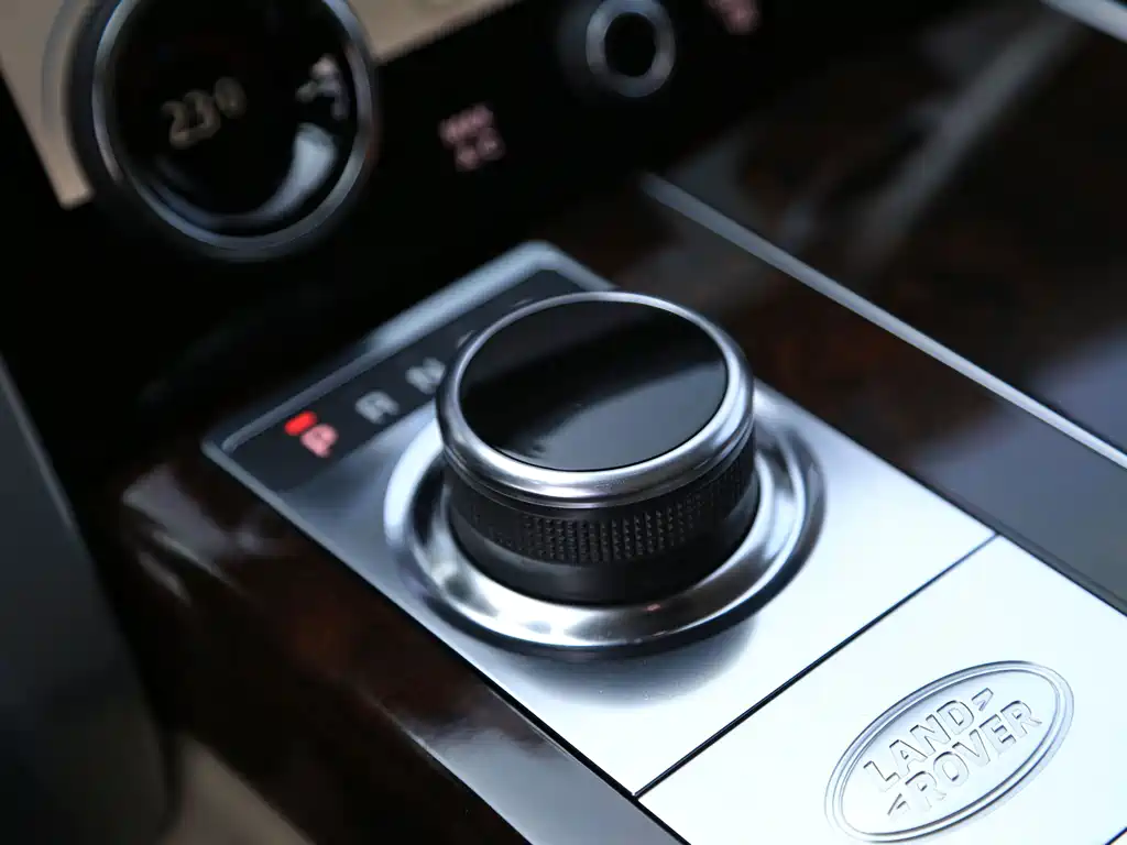 Land Rover Range Rover — миниатюра 6