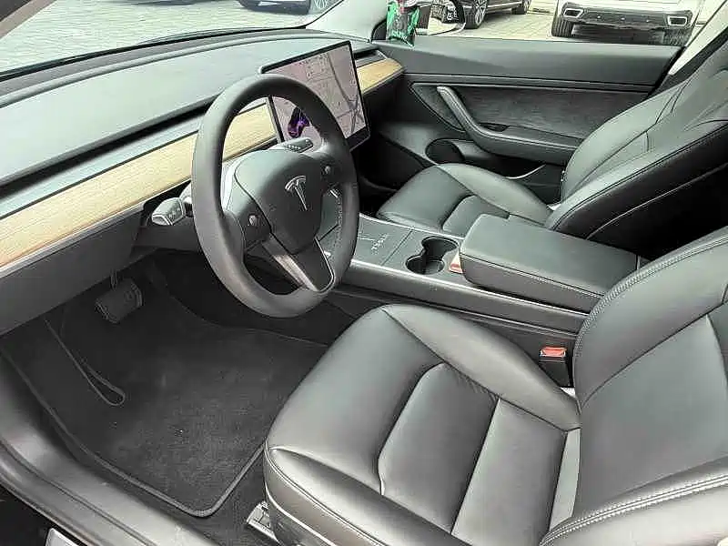 Tesla Model 3 — миниатюра 4