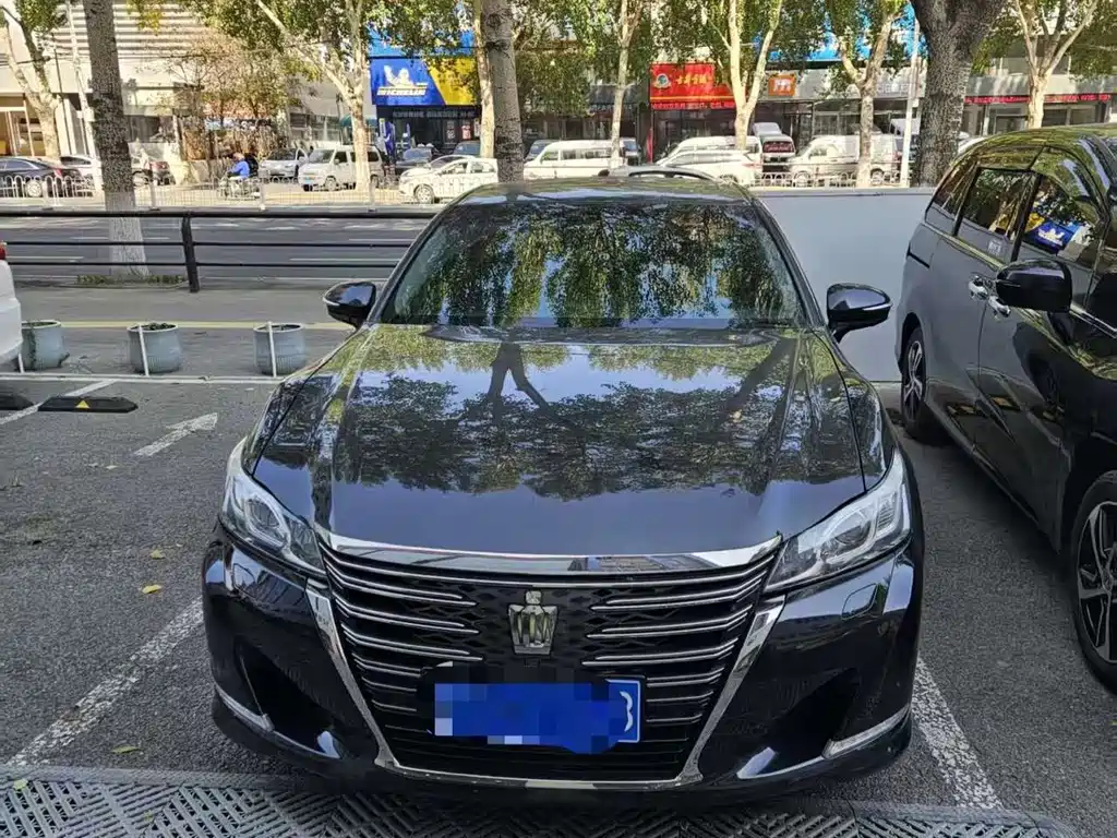 Toyota Crown — миниатюра 2