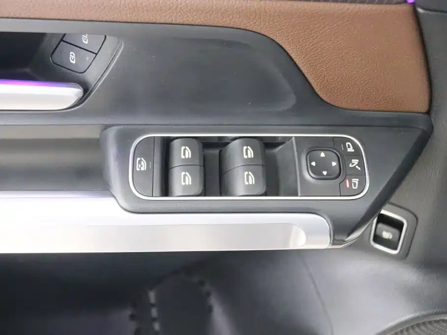 Mercedes-Benz GLB — миниатюра 13
