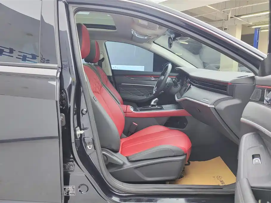 DONGFENG YI HYUN MAX