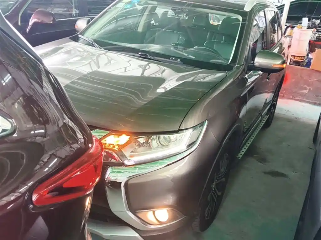 Купить Mitsubishi Outlander