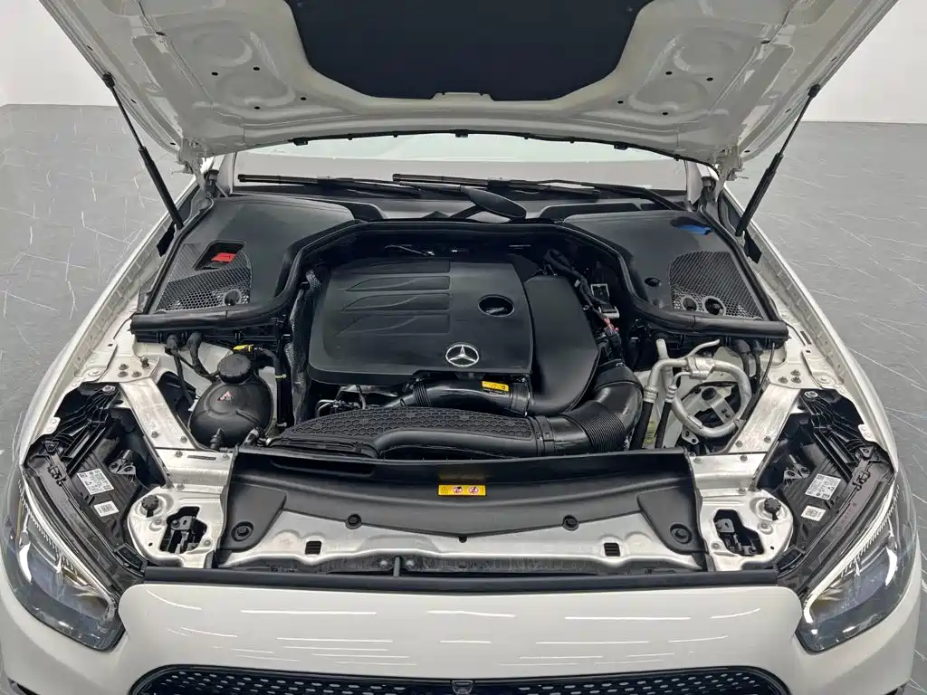 Mercedes-Benz E-Class — миниатюра 25