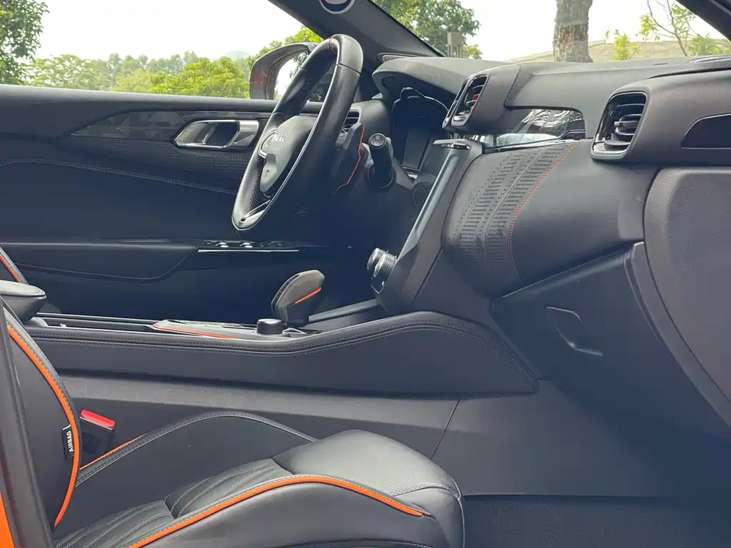 LYNK & CO. 02 HATCHBACK