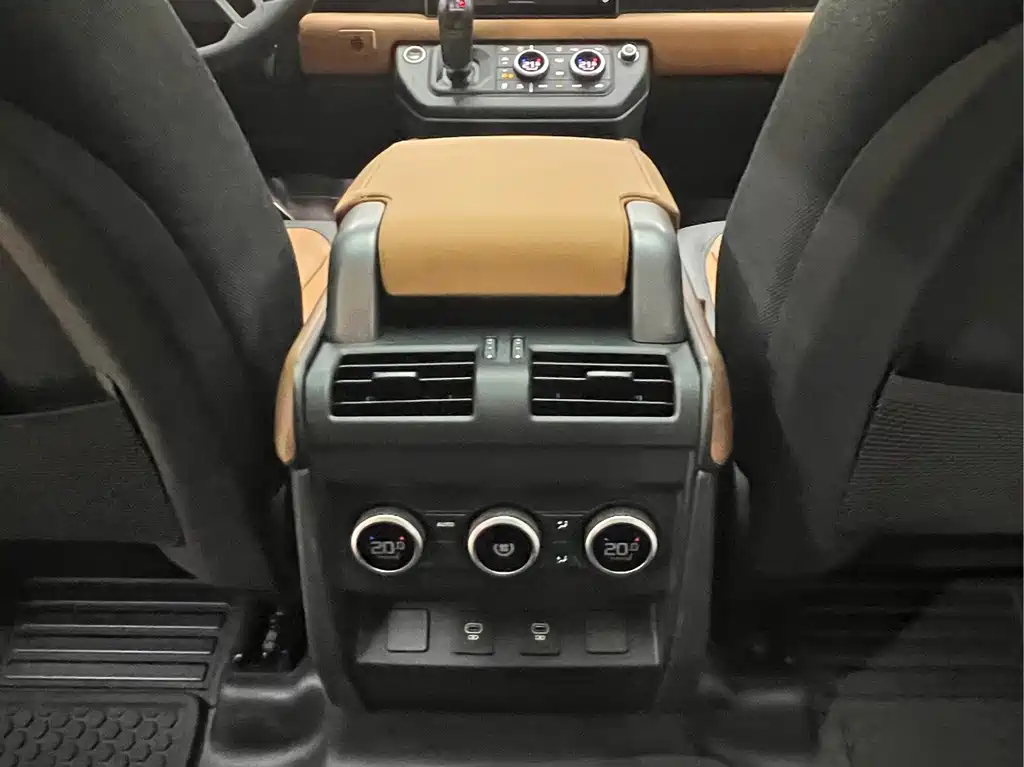 Land Rover Defender — миниатюра 18