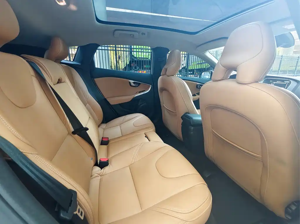 Volvo V40 — миниатюра 8