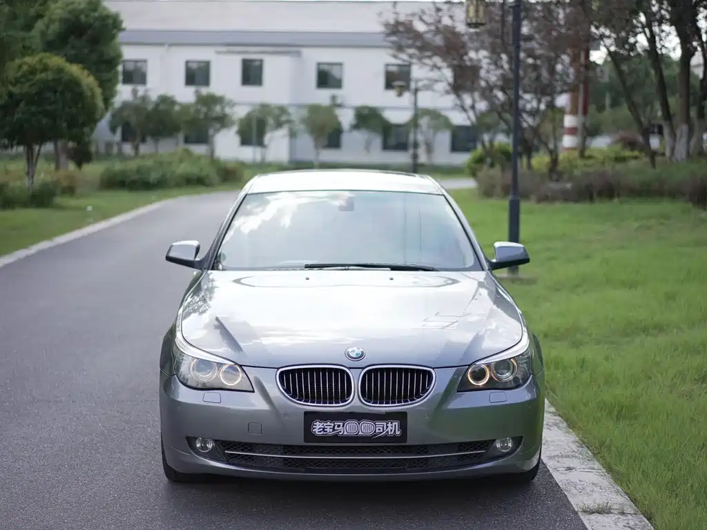 BMW 5 Series — миниатюра 8