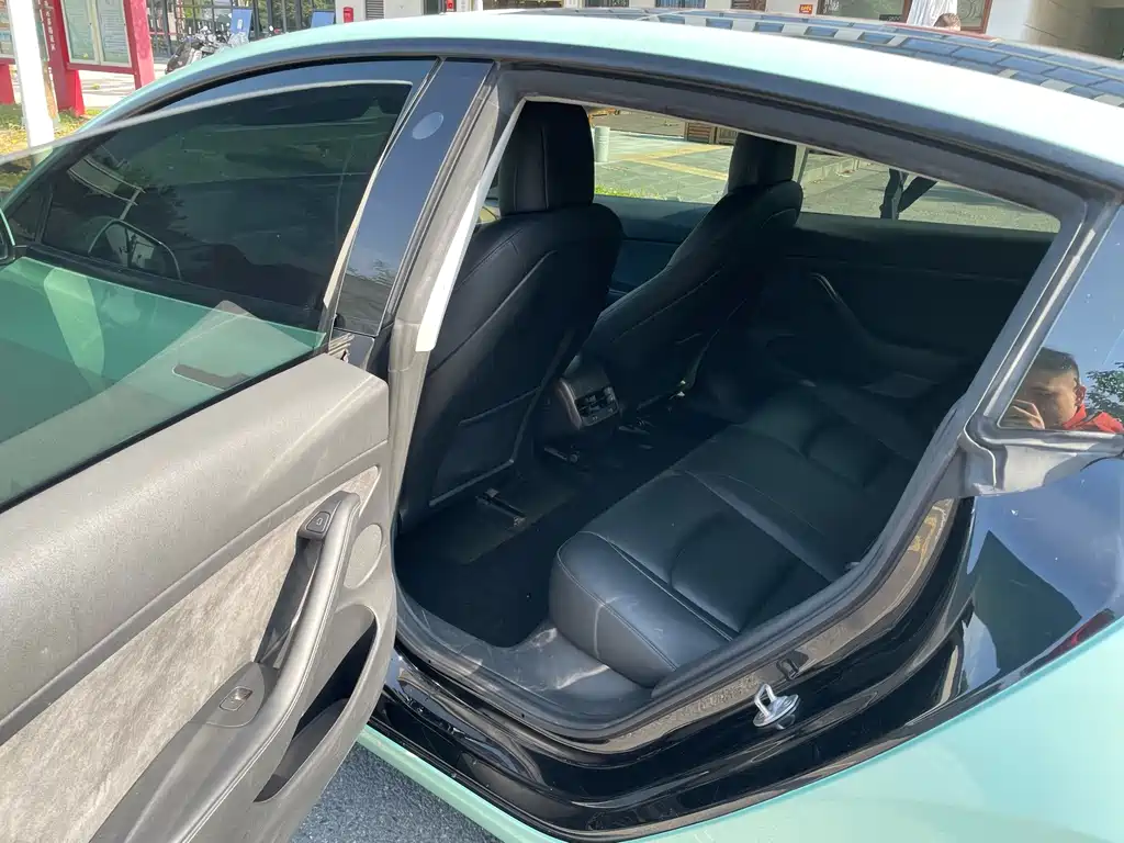 Tesla Model 3 — миниатюра 11